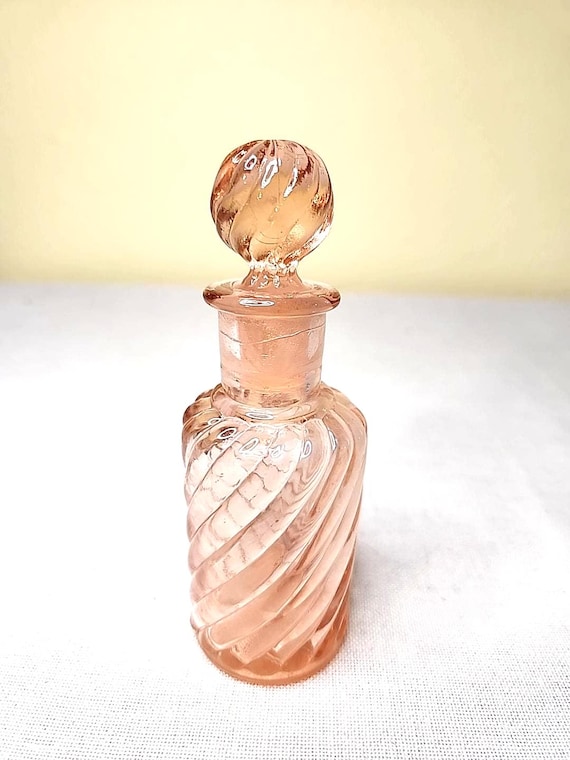 バカラ 香水瓶　クリスタルボトル ヴィンテージ バカラ 香水ドレッサーボトル 5インチ ピンク スワール