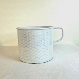 Maceta de cerámica esmaltada azul y blanca con diseño de malla de gallinero alemana, 7" de alto.
