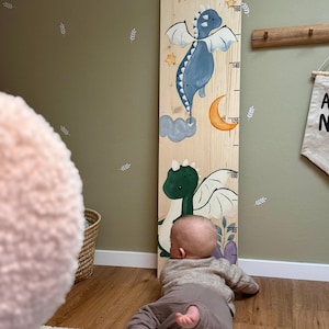 Medidor de altura de madera pintado a mano – Personalizado – Dinosaurios – Medidor infantil – Escala de crecimiento – Regalo para nacimiento y bautizo