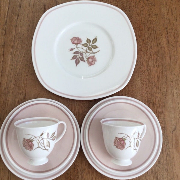 Vintage Susie Cooper Talisman C1139 Set 2 cups & saucers 2 x tea plates, cake plate pink roses on white background. Clean simple design.