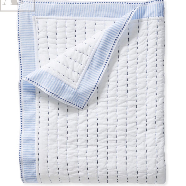 Indische Kantha Quilt, fester weißer Himmelblauer Druckblock, handgemachte Quilt, weiche Baumwolldecke, handgenähte Sommerdecke AH #02