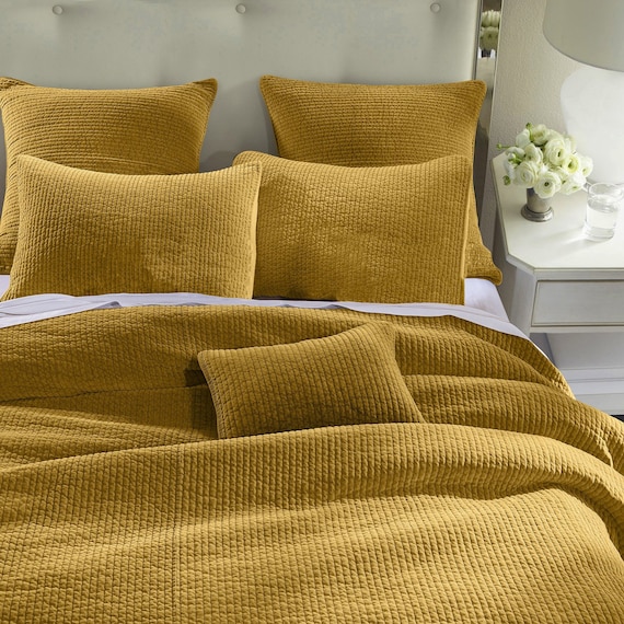 Solid best sale yellow quilt