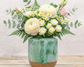 Handgemachte Keramik Vase: Grün & Weiß – glasiertes Steinzeug