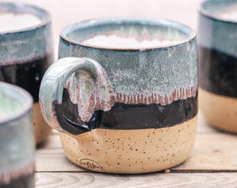 Handgemachte Keramik Kaffee Tasse: Grün, Schwarz & Weiß – glasiertes Steinzeug