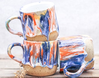 Taza de café de cerámica colorida hecha a mano: cerámica de gres esmaltada con efecto arcoíris.