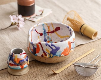 Bol de cerámica moteada para matcha con soporte para batidor / Regalo de té blanco con confeti hecho a mano