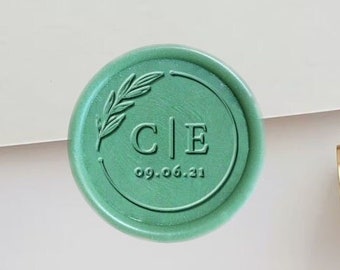 Custom initials with date Wedding Wax Seal Stamp Kit, Personalized wreath initials wax seal kit, envelope seal stamp, invitation seal stamp