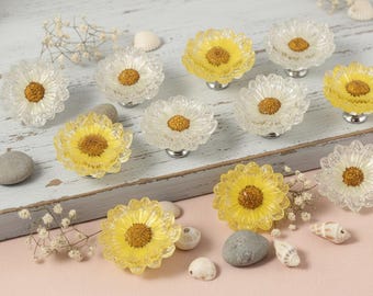 Resin real daisy drawer knob, dried flower cabinet knob, unique knob, decorative flower cupboard knob, yellow white daisy knob