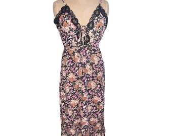 Vintage 70/80’s Snowdon Floral Corset Tie Chest Shoulder Strap Ruffled Bottom Prairie Lady Fair Lace Top Peasant Nightgown Sleepwear Dress