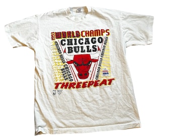 Vintage 1993 FOTL Magic Johnson T’s NBA Chicago Bulls Basketball World Champs Threepeat Single Stitch T-Shirt USA Made