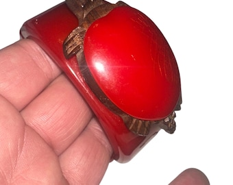Vintage 70’s Ruby Red Wood Turtle 1.1” Hinged Bakelite Clam Bangle Bracelet