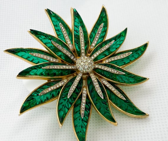 Mid Century Trifari Poinsettia Brooch in Green by… - image 2