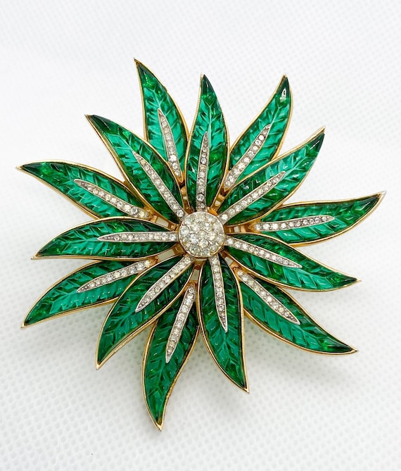 Mid Century Trifari Poinsettia Brooch in Green by… - image 1