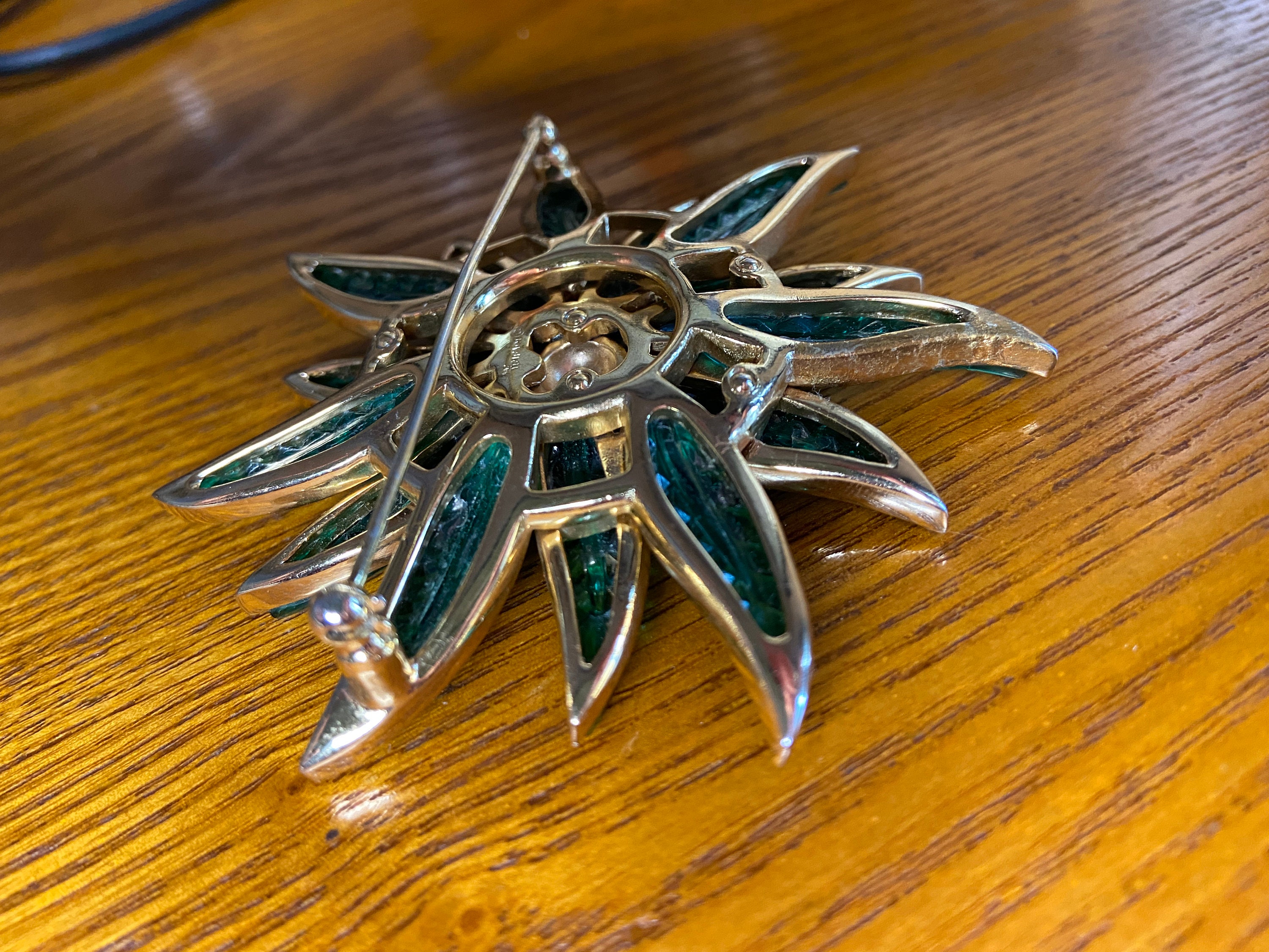 赤い花形ブローチ　Vintage poinsettia brooch Cerrito Vintage Christmas Poinsettia Brooch | Bitchin Retro