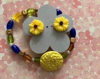 Bracelet bouton jaune avec boucles d'oreilles fleurs jaunes, bracelet fantaisiste avec clous d'oreilles fleurs jaunes, bijoux pour une journée ensoleillée