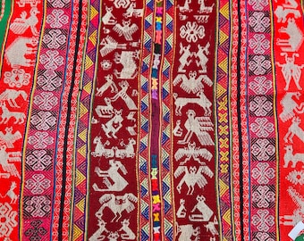 mestana mesa queros altar cloth bright colours handwoven culture 68x68cm lares totem animals