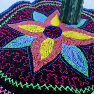 grande toppa rotonda cucita a mano 26x26cm ispirata all'ayahuasca icaros