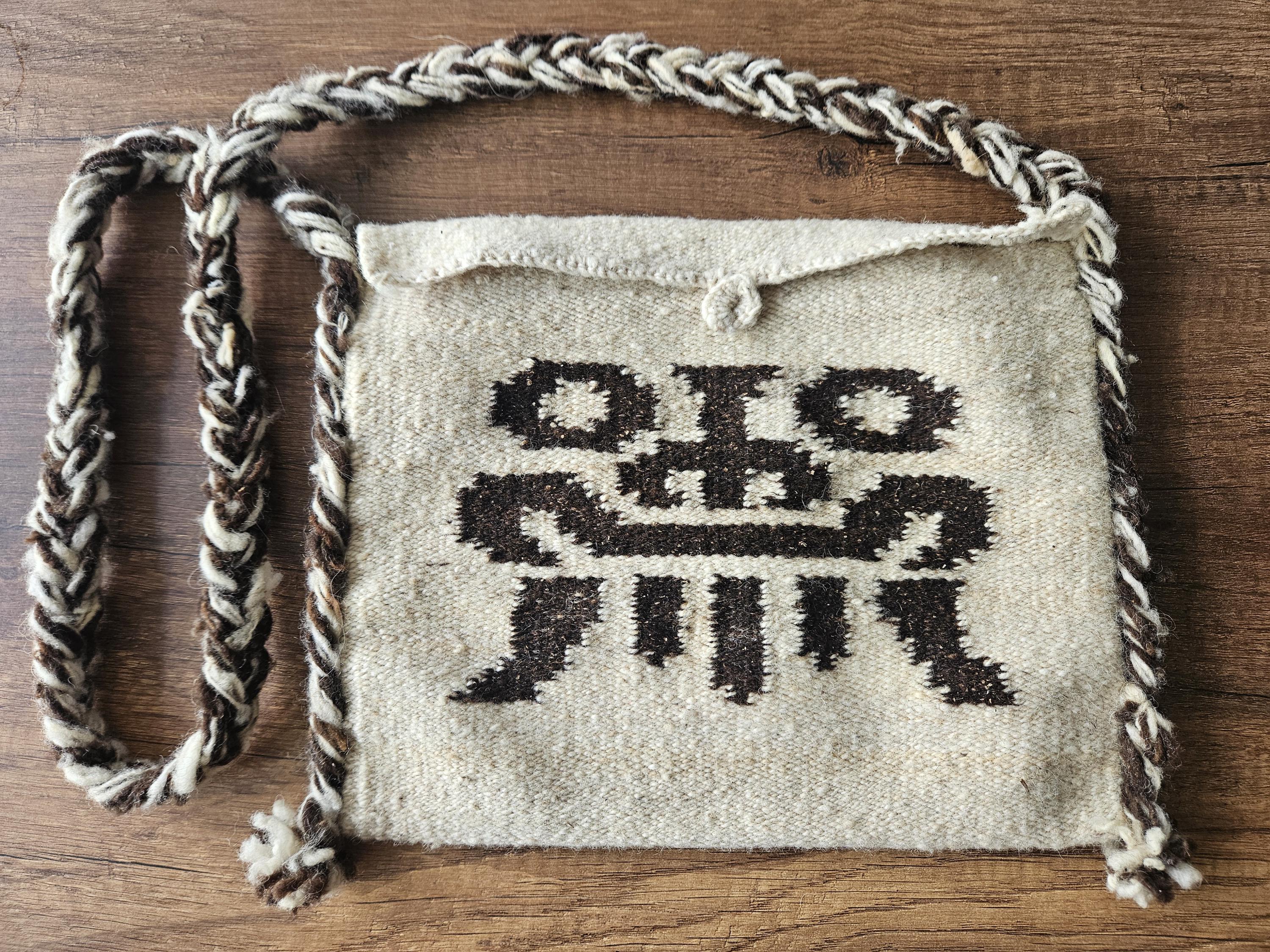 smiling jaguar huachuma san pedro symbol bag from chavin de huantar medicine bag handwoven 30x27CM
