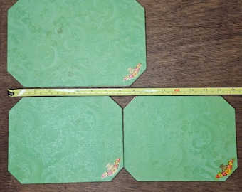 Juego de 3 salvamanteles octogonales vintage con estampado damasco floral verde, de vinilo imitación piel.
