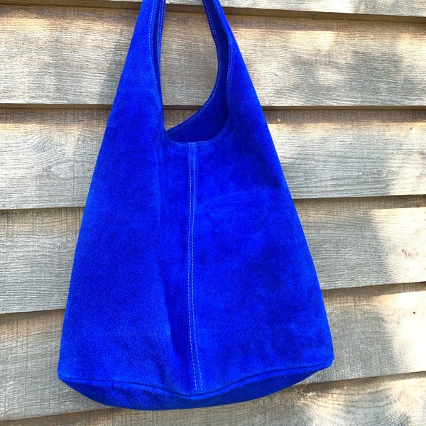 Sac de style slouchy bleu cobalt en daim véritable, fabriqué en Italie, sac à main accrocheur