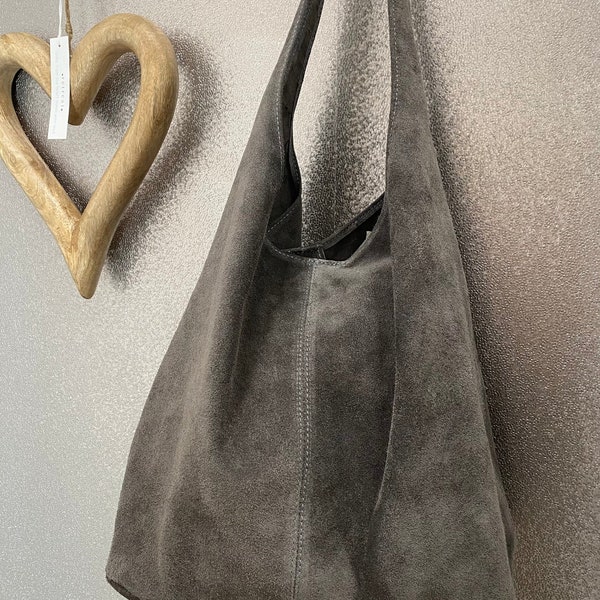 Echte suède zachte grijze slouchy stijl tas, gemaakt in Italië, dagelijkse statement handtas, gratis Britse levering