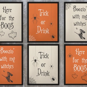 K&ouml;nnte beinhalten: Sechs druckbare Halloween-Schilder mit orangefarbenem und wei&szlig;em Hintergrund. Die Schilder zeigen schwarze Spinnweben, Spinnen und Text, der "Here for the Booze", "Trick or Drink" und "Boozin' with my witches" lautet.