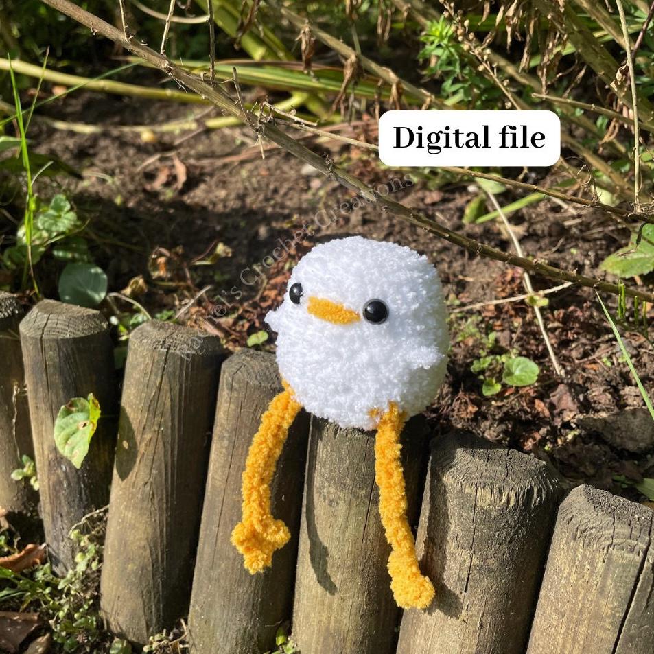 No-sew lanky duck crochet pattern by Rachel'sCrochetCreations || Digital file