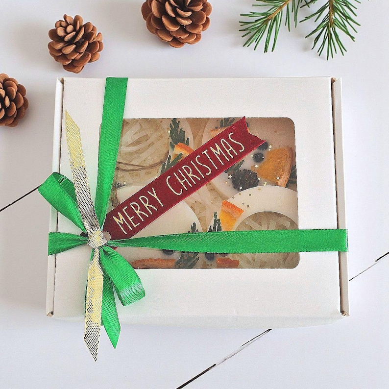 Festive wax sachet ornaments with winter scent, handmade Christmas gift box for cozy holiday home decor.