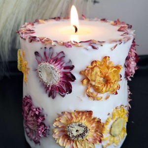 Botanical candle with flowers Personalized scented candle Birthday Gift for woman Floral gift for her Rustic soy candle Handmade item decor