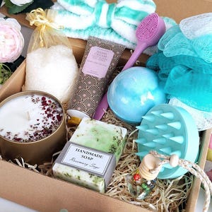 Personalized birthday box, Birth flower birthday gift box, Birthday present Self care Spa gift For Her, Birthflower gifts Best Friend