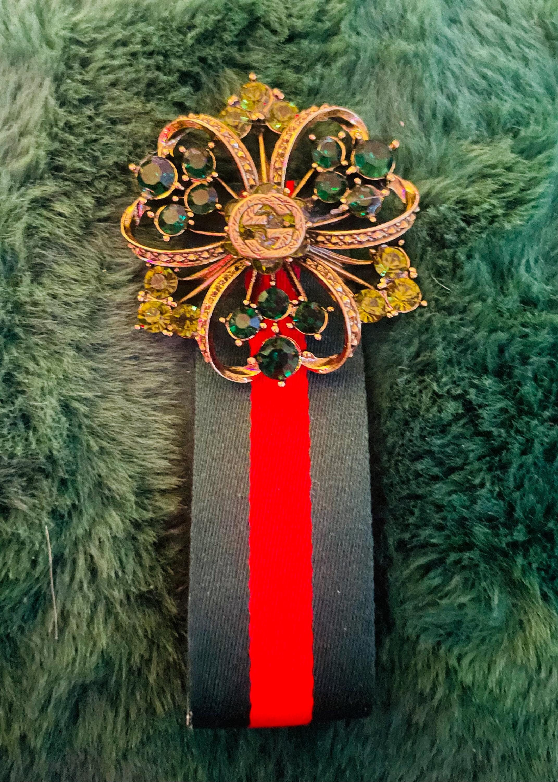 【GUCCI】グッチ★star brooch★ スター ブローチ ★未使用 Double G crystal flower brooch in antique gold-toned metal