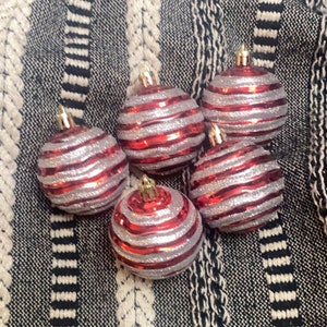 Set of 5 Retro Peppermint striped candy Christmas ornaments shattered proof. Sparkling