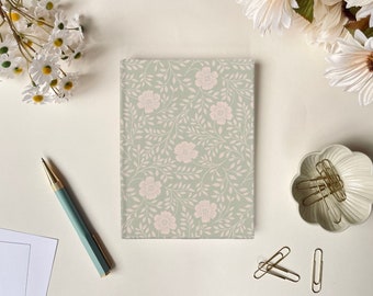 Diario con copertina rigida floreale verde salvia: quaderno da donna