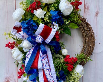Modern farmhouse floral wreath, Fourth of July wreath for door, patriotic porch decor, summer grapevine wreath, Memorial Day decor