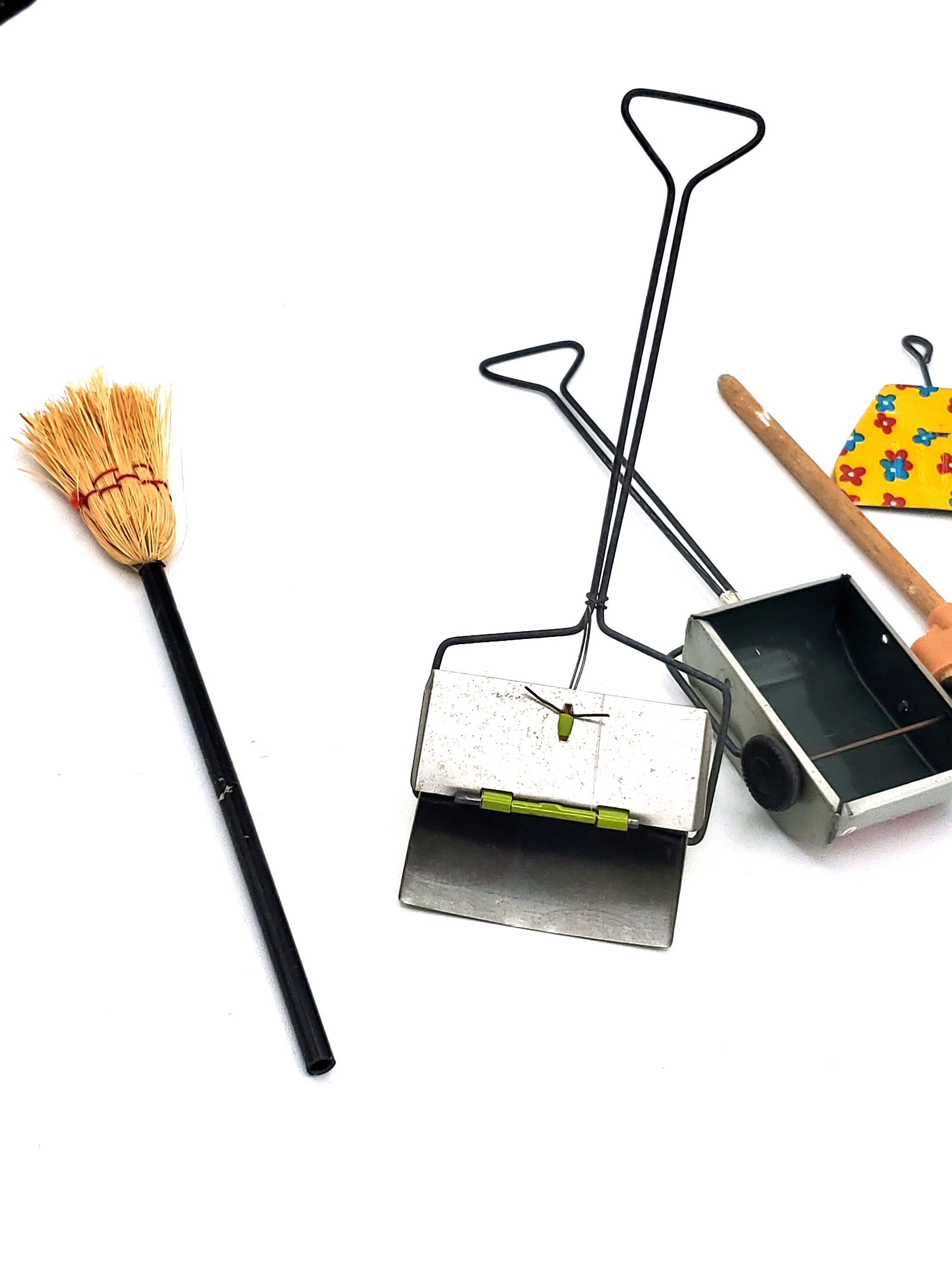 Dolls House Pewter Carpet Sweeper 1:24 Scale Miniature Kitchen Accessory