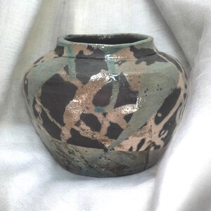 Japanese Art Pottery Vase – Handmade Charcoal Clay with Muted Silver & Sage Glaze, Modern Organic Design