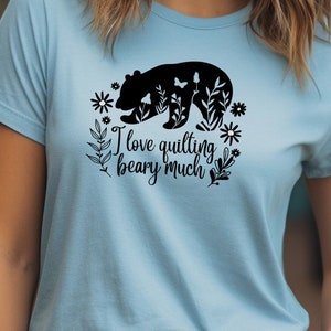 Amo Quilting Beary Much Camicia Quilter, Cucire T-shirt, Camicie per donne, Camicia amante trapuntata, Regalo Quilter, Regalo per Quilter