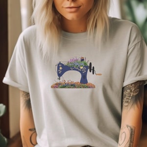 Flower Sewing Machine T Shirt, crafting T-Shirt, TShirts for Women, Crafting Shirt, Cute crafter Gift, Gift for crafter, gift for Sewer