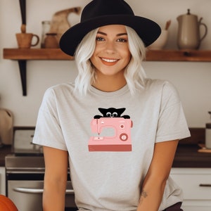 Camicia per gatti da cucire, camicia quilter, quilter di Halloween, t-shirt da cucito autunnale, camicia trapuntata divertente, regalo quilter, regalo per quilter, Halloween
