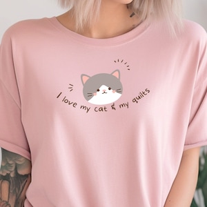 Amo i miei gatti e le mie trapunte T-shirt, cucire t-shirt, camicie per donne, camicia amante quilting, regalo quilter, regalo divertente per quilter