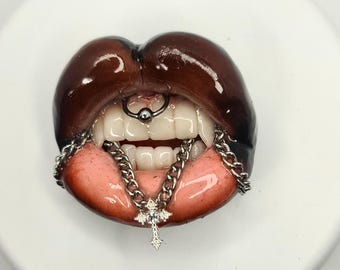 Gothic style designed lips  phone holder / halloween brooch / choker / badge reel / lips phone grip / lips popsocket / vampire / popsockets