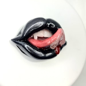 Gothic style designed lips  phone holder / halloween brooch / choker / badge reel / lips phone grip / lips popsocket / vampire / popsockets