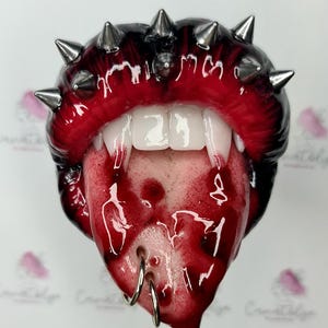 Gothic style designed lips  phone holder / halloween brooch / choker / badge reel / lips phone grip / lips popsocket / vampire / popsockets