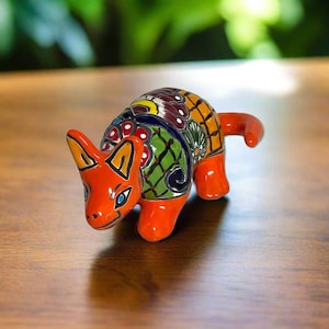 Talavera Gürteltier Figur | Handgemaltes mexikanisches Dekor