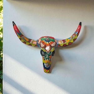 Decoração de parede Talavera Longhorn | Arte artesanal com crânio de touro mexicano