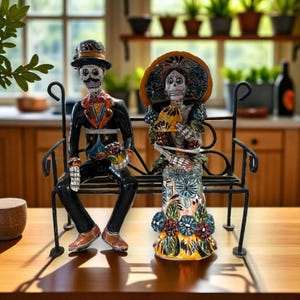 Pareja de esqueletos de Talavera en un banco / Decoración mexicana del Día de Muertos
