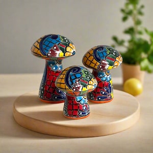 Trio di funghi Talavera / Decorazione da giardino messicana dipinta a mano e colorata