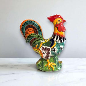 Estatua de gallo de Talavera / Decoración colorida de granja mexicana hecha a mano