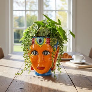 Maceta de Talavera con forma de rostro / Maceta mexicana pintada a mano con figura de dama (arte popular)