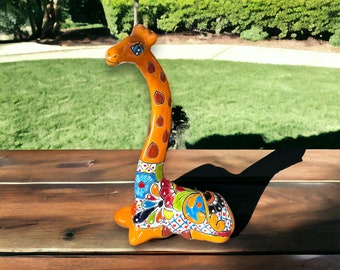 Sculpture vibrante de girafe Talavera | Décor en céramique mexicaine peinte à la main (hauteur 30,5 cm)